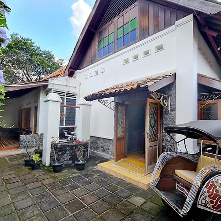 Omah Pitoe Yogya Homestay Yogyakarta Exterior photo