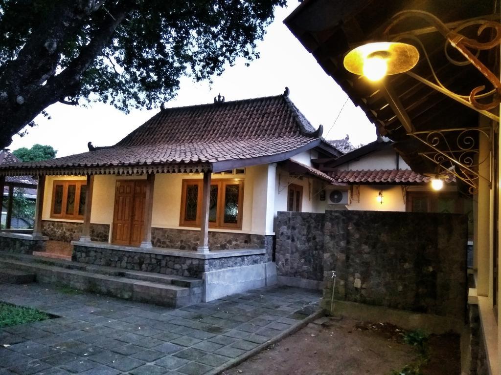 Omah Pitoe Yogya Homestay Yogyakarta Exterior photo